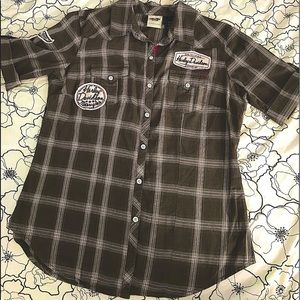 HD 3/4 roll sleeve olive green plaid cotton shirt. Size M. Lots of HD patches.